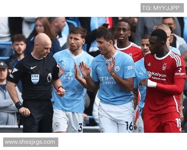 西甲激战：里昂与巴黎圣日耳曼战平红牌事件引发全场热议